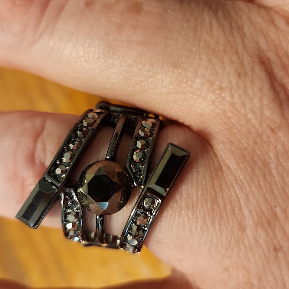 Paparazzi Black Wrap Women's Ring - Picture 2 of 4